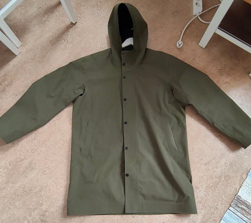 UNIQLO grön regnrock, storlek XL