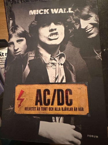 AC/DC : helvetet är tomt och alla djävlar är här