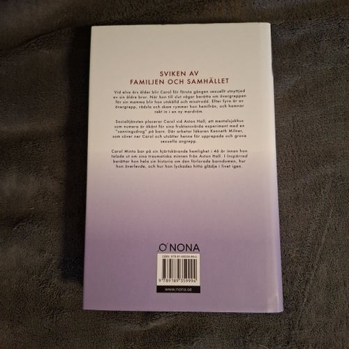 Inspärrad av Carol Minto, okänt publiceringsår