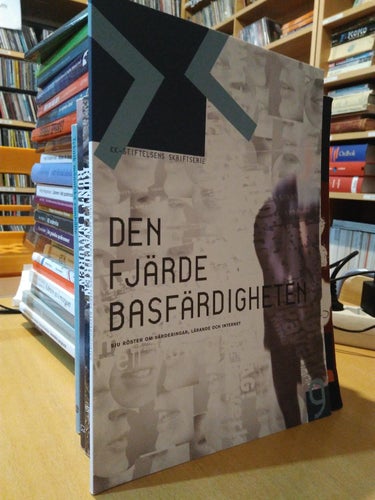 Den fjärde basfärdigheten sju röster om värderingar lärande och internet. Very F