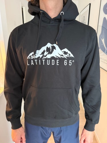 Latitude 65° svart huvtröja, storlek L