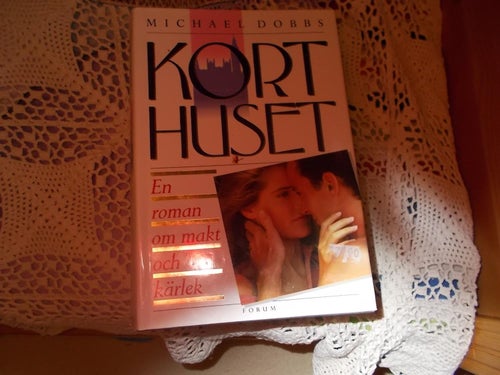 EN BOK MICHAEL DOBBS KORT HUSET