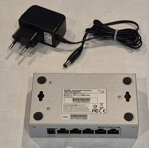 Zyxel ES-105A v3