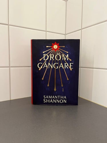Drömgångare av Samantha Shannon. (Från författaren av Priory of the Orange Tree)