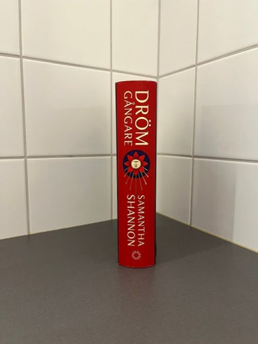 Drömgångare av Samantha Shannon. (Från författaren av Priory of the Orange Tree)