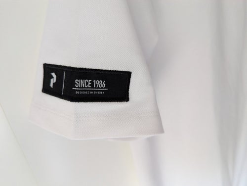 Ny Peak Performance klänning W Tevndress i färgen white med svart kant och st. S