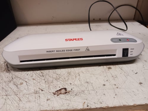 STAPLES Pouch Laminator A4 Size Modell 25973-EU
