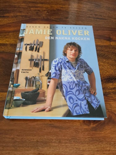 Ny, oanvänd kokbok – The Naked Chef (Jamie Oliver) – Inbunden, ca 250 sidor