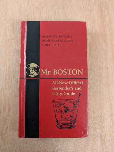 Mr. Boston Official Bartender's and Party Guide av Anthony Giglio, 2005