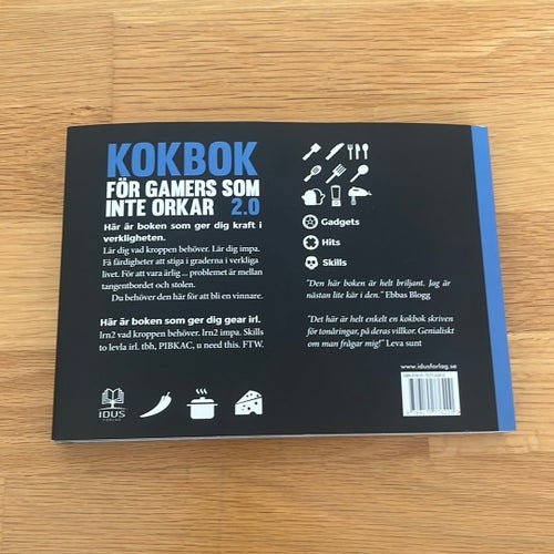 Kokbok för gamers som inte orkar 2.0 av Karin Tuvell