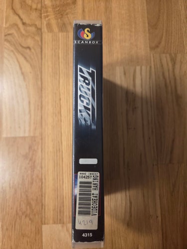 Trucks Maximum Overdrive Stephen King horror skräck VHS f.d. hyrfilm ex-rental