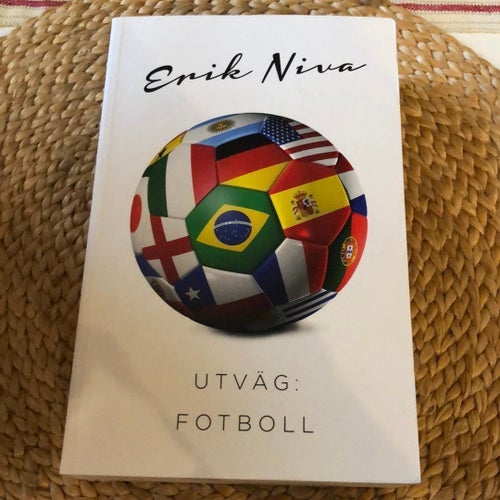 Utväg: Fotboll av Erik Niva