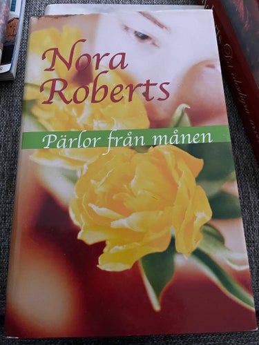 Pärlor från månen - Nora Roberts - 2003