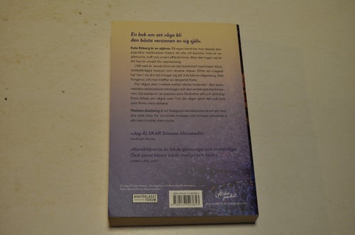 NATTENS DROTTNING - Simona Ahrnstedt