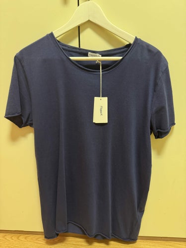 Filippa K marinblå t-shirt, storlek S