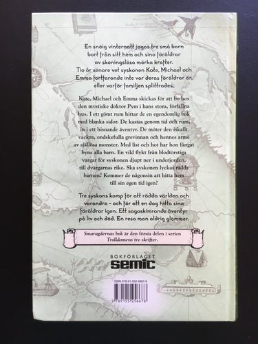 SMARAGDERNAS BOK - Trolldomens tre skrifter - JOHN STEPHENS - NY - OLÄST