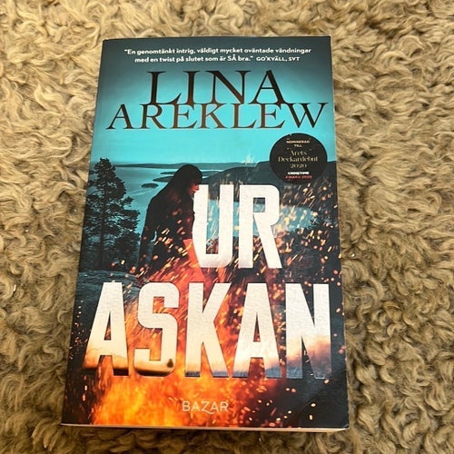 Ur askan av Lina Areklew