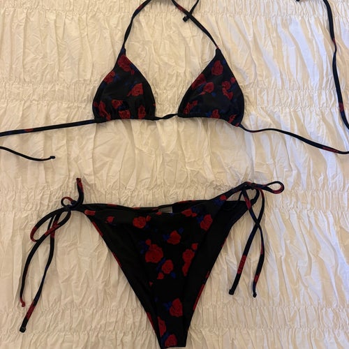 Adoore svart, röd bikini