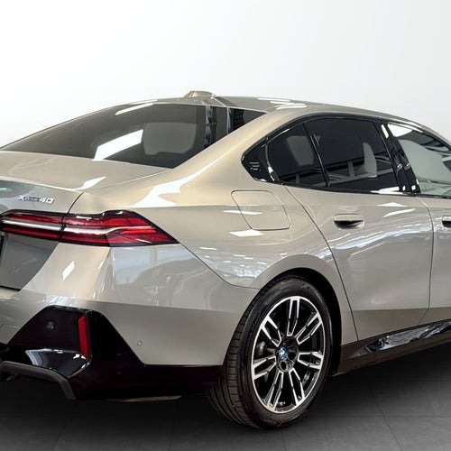 BMW i5 xDrive40 Sedan M Sport Komfortstol Innovation Travel Drag