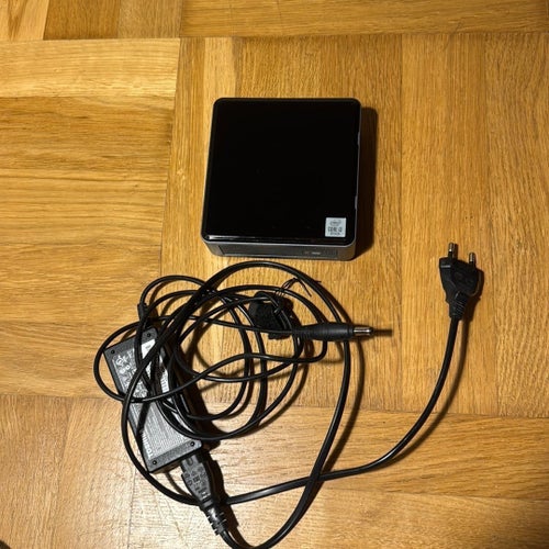 Intel NUC BXNUC10iFNK – Mini-PC med 16GB RAM, 256GB SSD & Windows 11