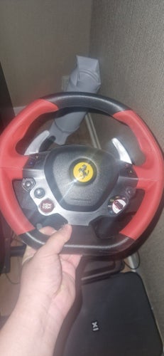 Thrustmaster Ferrari 458 Spider ratt och pedaler