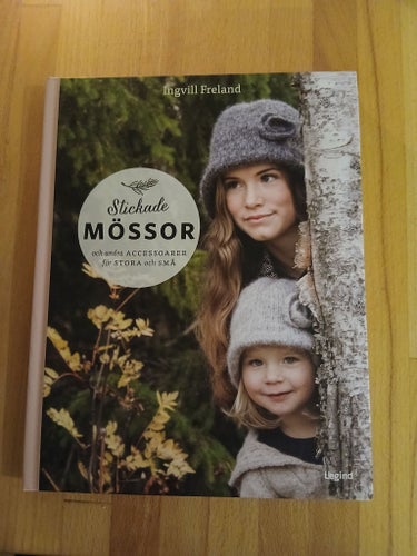 Stickade Mössor och andra accessoarer för stora och små