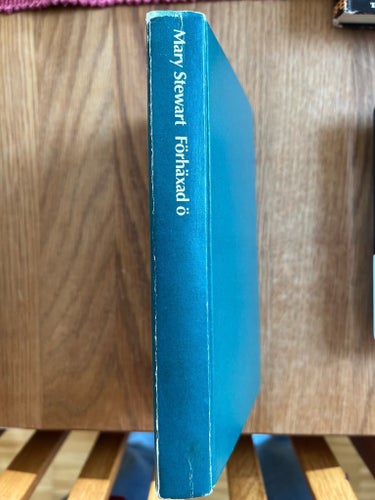Förhäxad ö av Mary Stewart, 1967