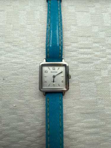 Tre Damklockor - Moretime, Quartz, Spiderweb samt en udda skadad