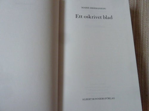 ETT OSKRIVET BLAD, M. HERMANSON, 2001, BÖCKER
