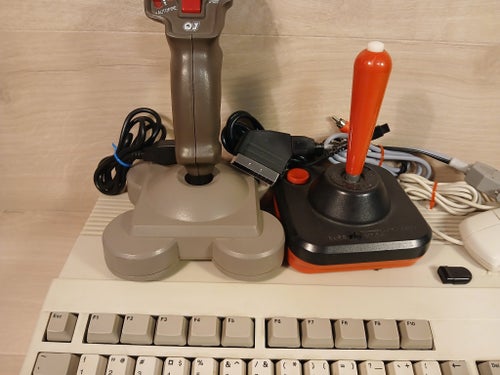 Retro-guld: Commodore Amiga 500 (1 MB) - Inbyggd Gotek Drive (USB) 8 GB