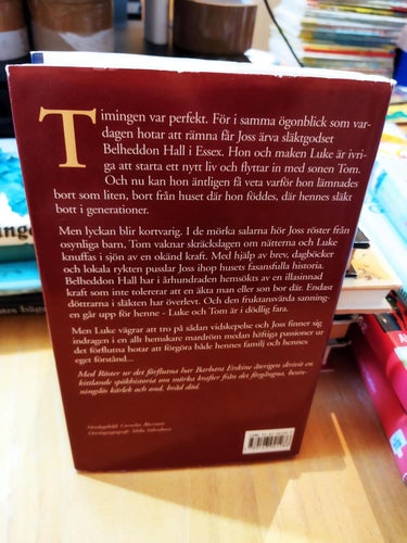Röster ur det förflutna av Barbara Erskine. Bok, inbunden. Very Fine plus