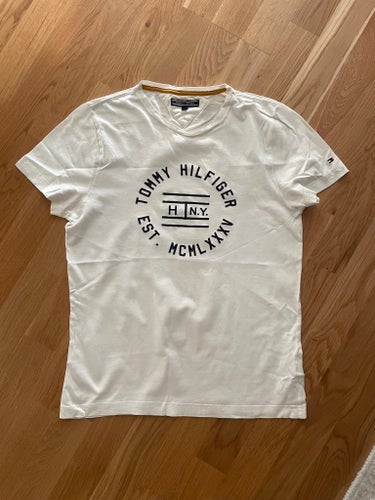 Tommy Hilfiger t-shirt - storlek S