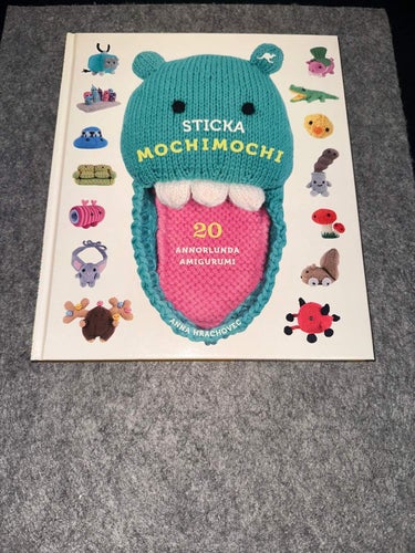 Anna Hrachovec - Sticka Mochimochi - 20 annorlunda Amigurumi