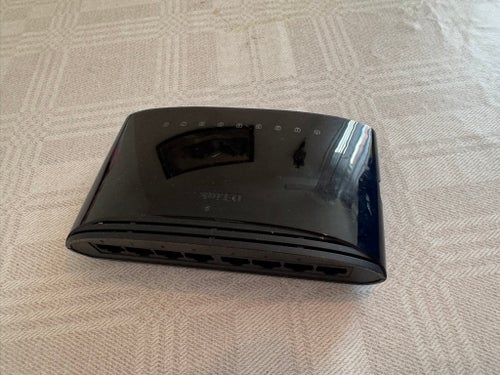 D-Link DES-1008D 8-Port Fast Ethernet Unmanaged Desktop Switch