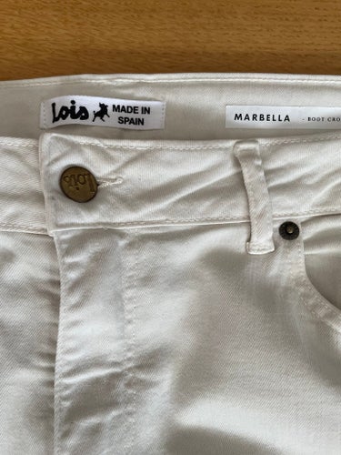 Helt nya och oanvända Lois naturvita jeans, storlek 34”/28” (ca 42-44)