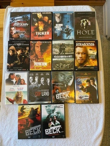 EN SAMLING DVD FILMER NÅGRA ÄR INPLASTADE. SE BILDERNA