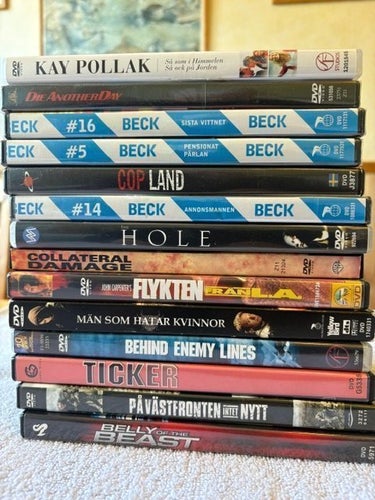 EN SAMLING DVD FILMER NÅGRA ÄR INPLASTADE. SE BILDERNA