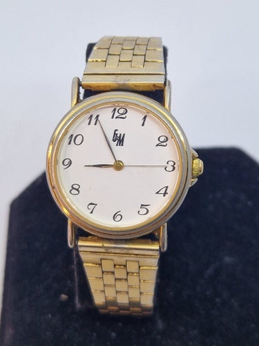 G&M Elegant Damklocka med Guldfärgat Armband