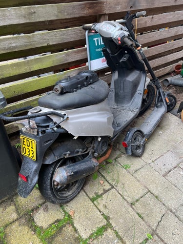 Säljes samlade scootrar