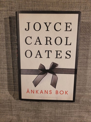 Änkans Bok av Joyce Carol Oates, 2011