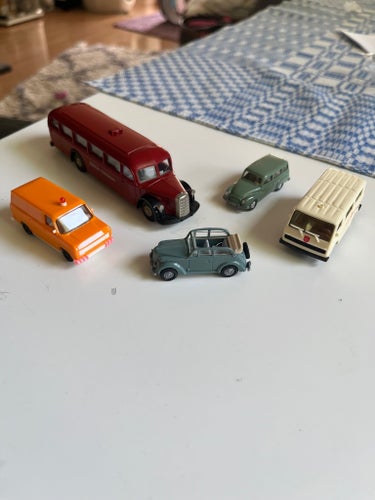 5 fordon till modelljärnvägen H0.