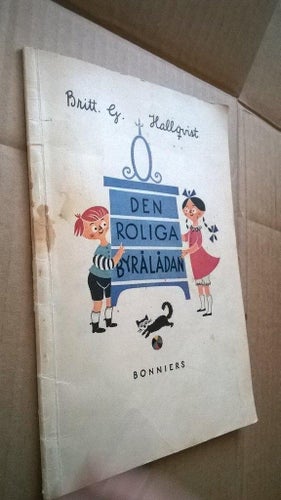 Den roliga byrålådan av Britt G. Hallqvist Lewerth,Åke.