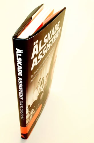 JAN BLOMSTRÖM – ÄLSKADE ASSISTENT (BOK + 5 CD-SKIVOR)
