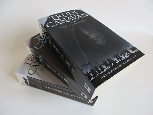 Trudi Canavan - AGE of the FIVE 1-3 komplett samling 2005-2006 Printed in UK