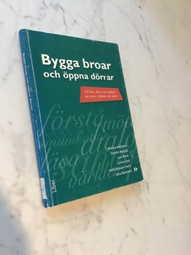 Bygga broar och öppna dörrar av Monica Axelsson, Kerstin Bergöö, Lars Brink,