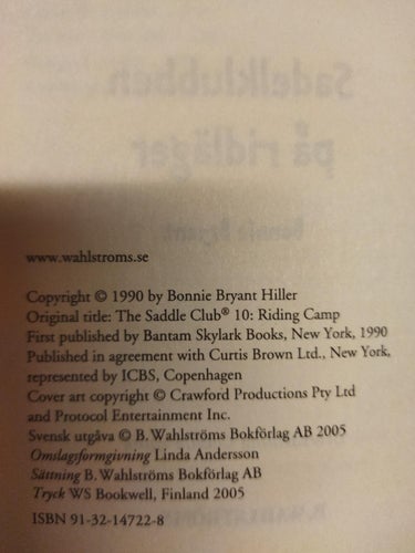 Sadelklubben på rigläger av Bonnie Bryant. bok. Very Fine plus