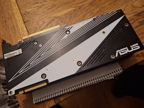 ASUS RTX 2080 8GB grafikkort – fungerar förmodligen / säljes enligt beskrivning