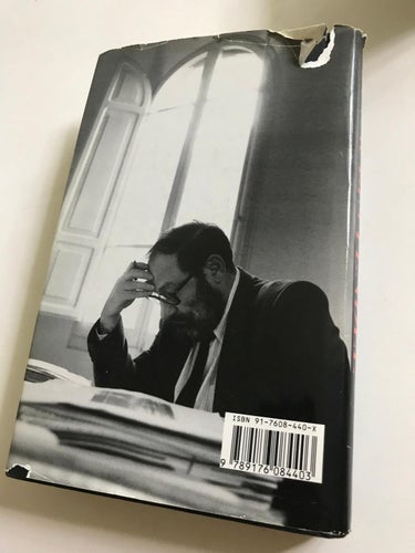 Första svenska foucalts pendel signerad av författaren Umberto Eco.