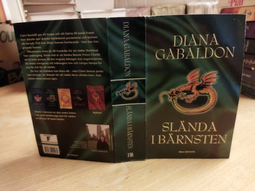 Slända i bärnsten av Diana Gabaldon. Bok. Very Fine