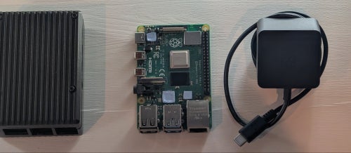 Raspberry Pi 4 Model B [4GB Edition] + aluminiumchassi + Raspberry Pi adapter